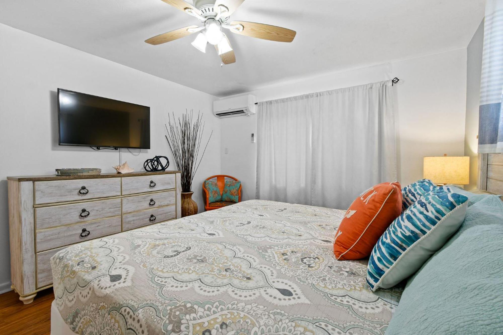Sunshine Shores Boutique Apartments Palm Beach Shores Exterior photo